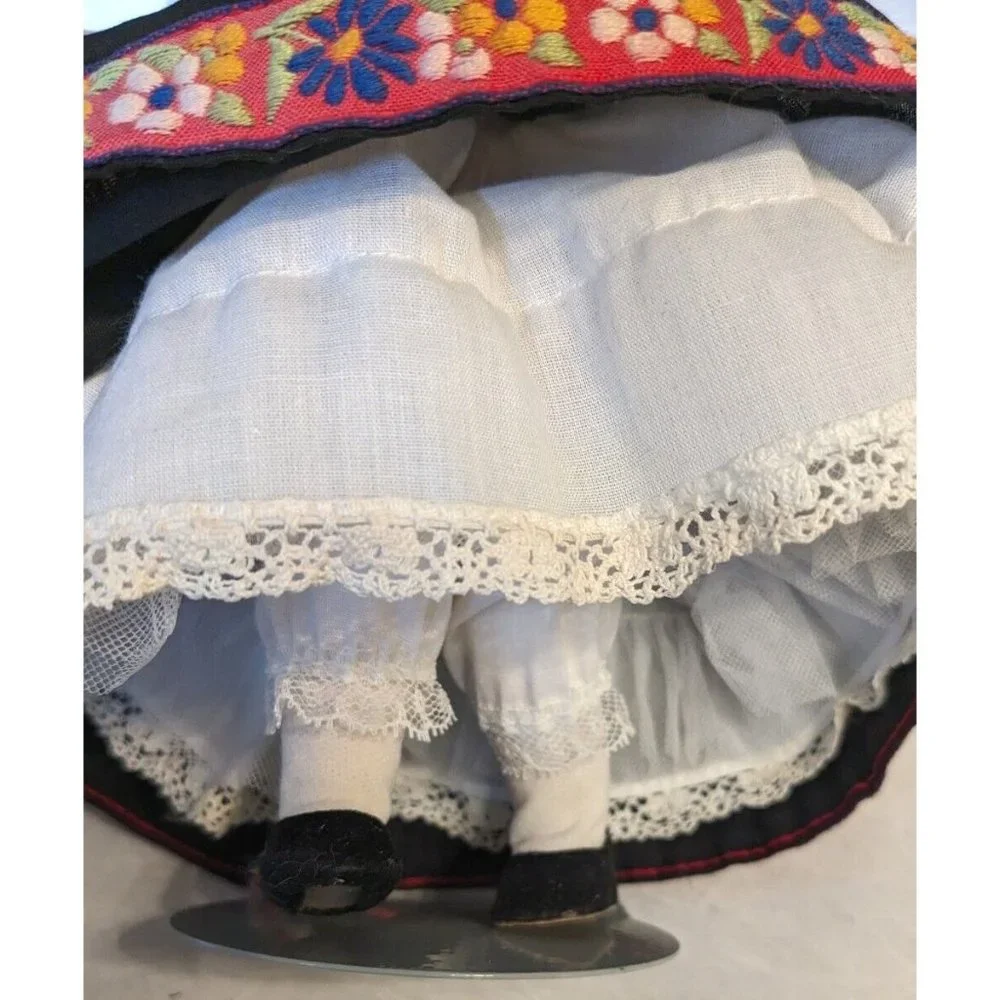 Madame Alexander Norway Vtg Doll & Stand 1977 International Brunette Pretty Girl